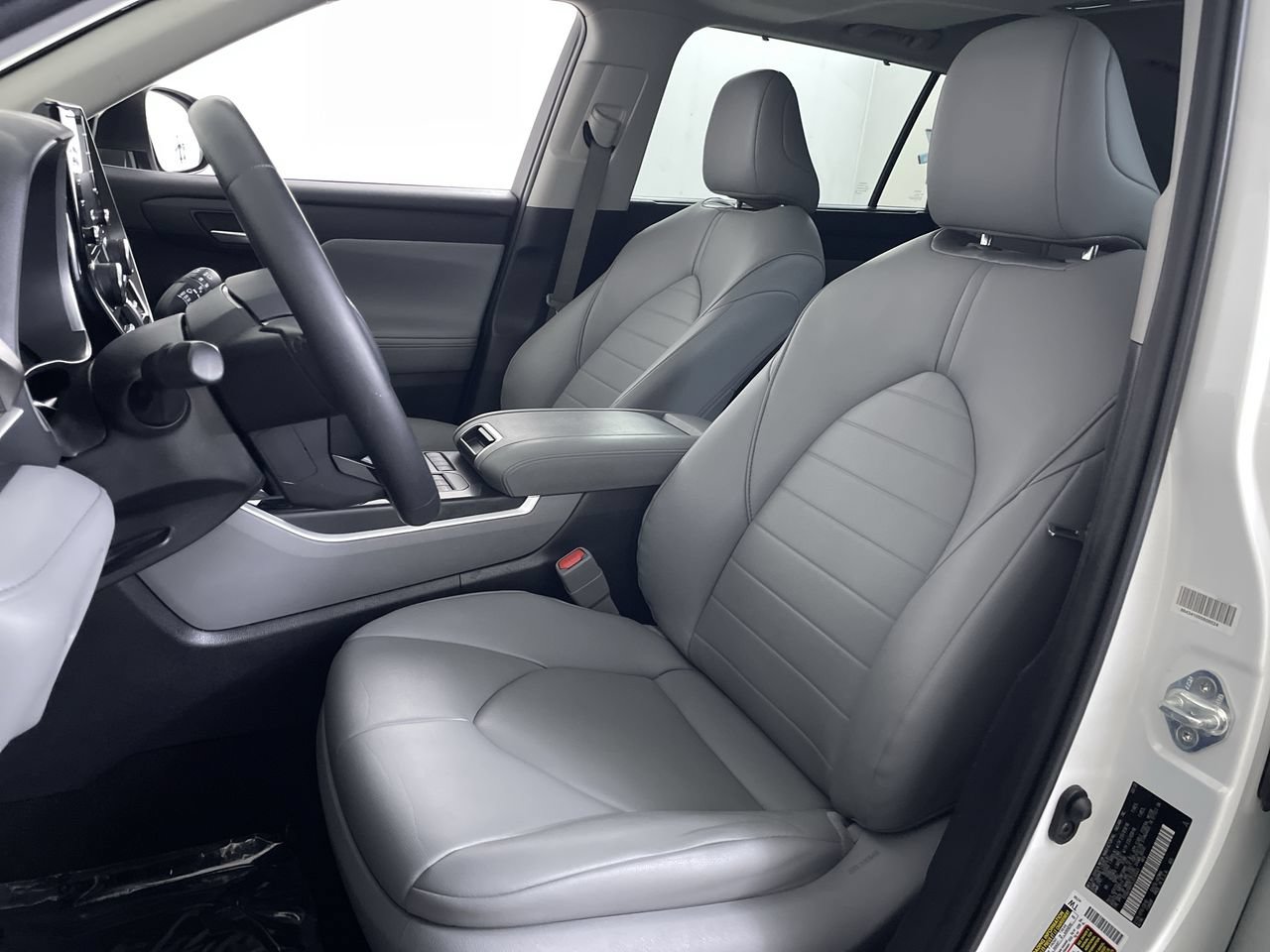 Used 2020 Toyota Highlander XLE AWD/4WD image 13