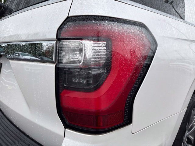 Used 2018 Ford Expedition Limited w/ Equipment Group 301A AWD/4WD image 14