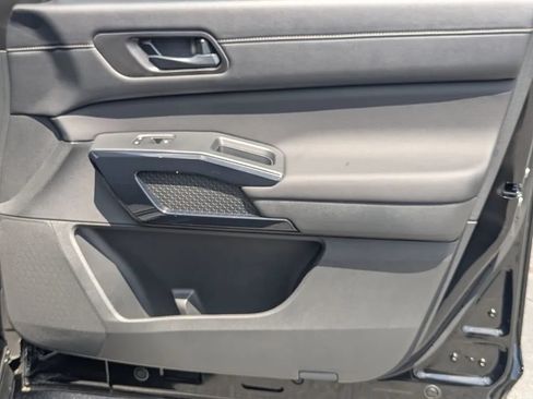 Certified 2025 Nissan Pathfinder SV w/ SV Premium Package FWD image 13