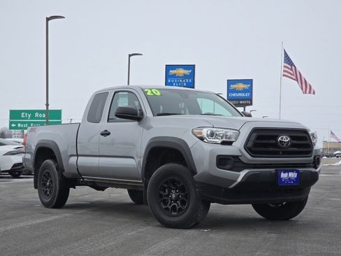 Used 2020 Toyota Tacoma SR image 2