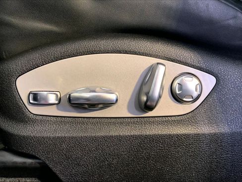 Used 2025 Porsche Macan image 39