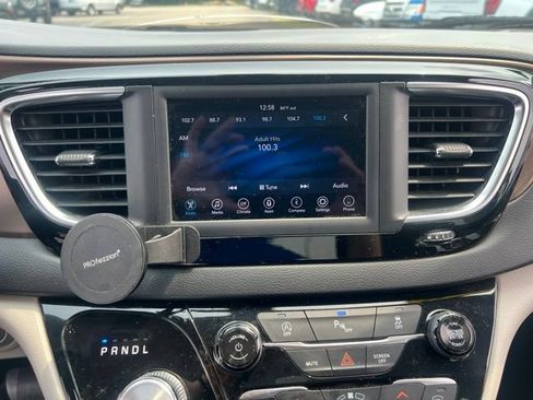 Used 2018 Chrysler Pacifica LX FWD image 21