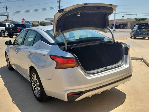 Used 2023 Nissan Altima 2.5 SV FWD image 10