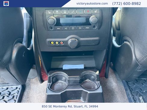 Used 2010 Cadillac Escalade Luxury image 44