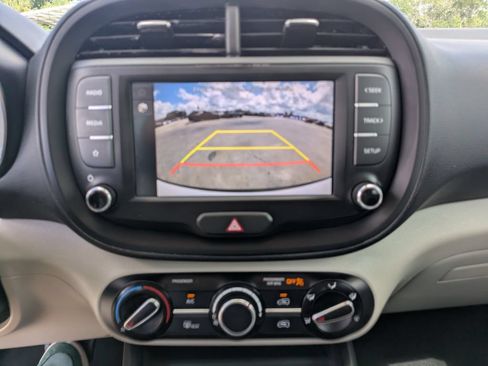 Certified 2025 Kia Soul LX w/ LX Technology Package FWD image 23