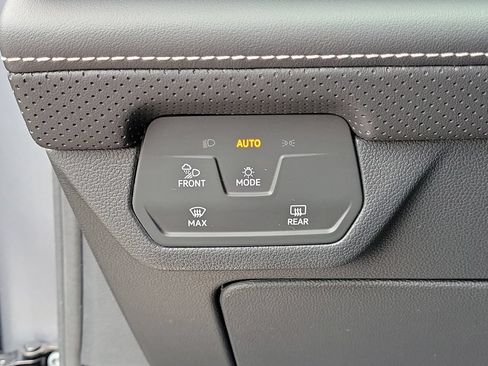 Used 2024 Volkswagen Atlas SE FWD image 31