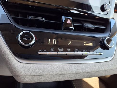 Used 2021 Toyota Corolla LE w/ LE Convenience Package FWD image 8