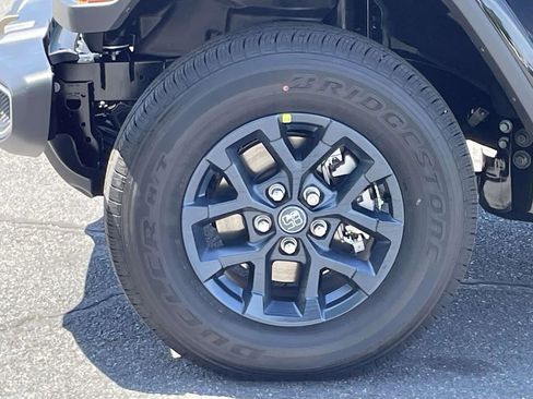 New 2026 Jeep Gladiator Sport AWD/4WD image 11