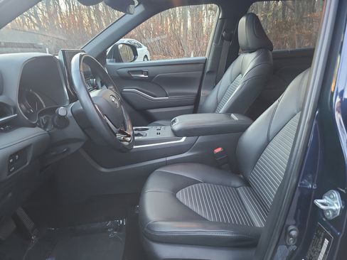 Certified 2024 Toyota Highlander XSE image 16