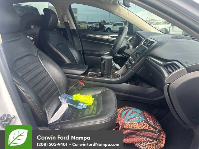 Used 2018 Ford Fusion SE w/ Fusion SE Technology Package FWD image 9