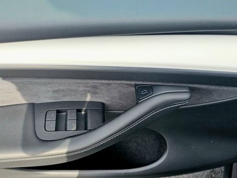 Used 2023 Tesla Model Y Long Range image 22