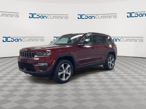 New 2025 Jeep Grand Cherokee Limited w/ Luxury Tech Group II image 4