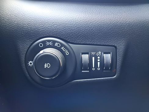 New 2026 Jeep Compass Latitude w/ Sun and Sound Group AWD/4WD image 23