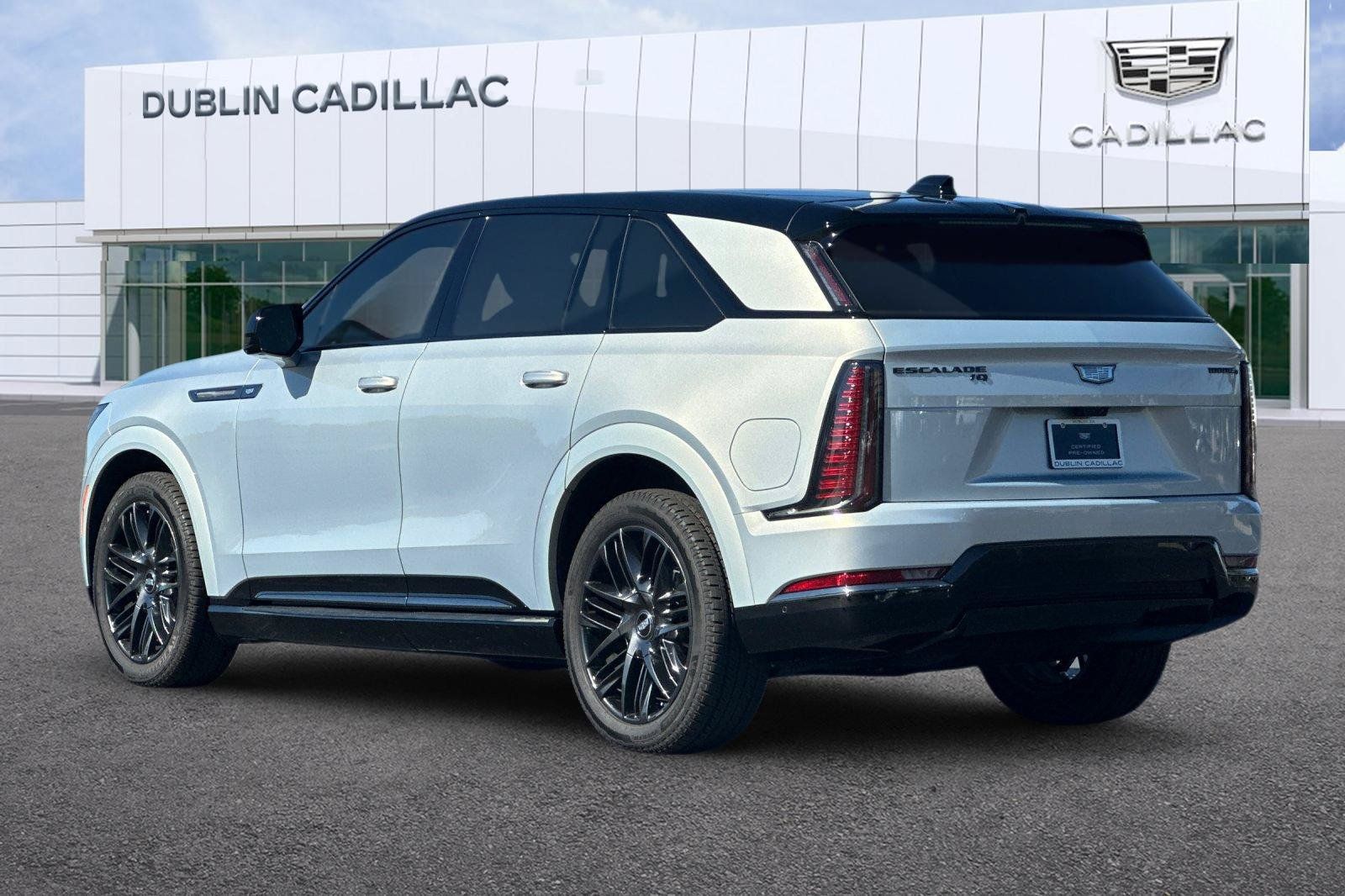 Used 2025 Cadillac Escalade IQ Sport 2 w/ LPO, ONYX Package AWD/4WD image 6