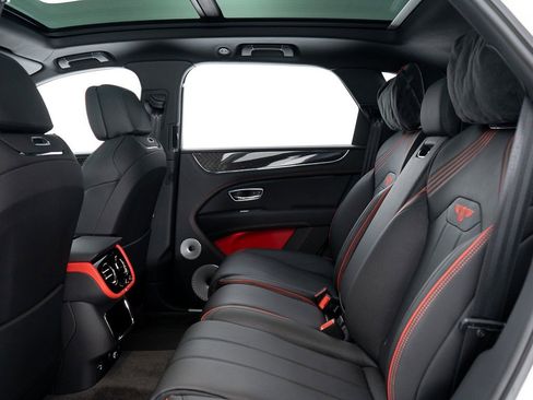 Certified 2025 Bentley Bentayga image 24