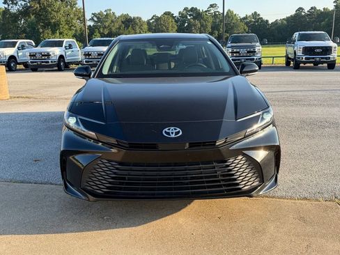 Used 2025 Toyota Camry LE FWD image 11