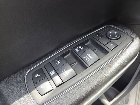 Used 2023 Chrysler 300 S RWD image 8