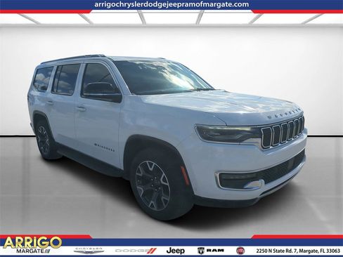 Used 2023 Jeep Wagoneer Series III w/ Preferred Equipment Group image 1