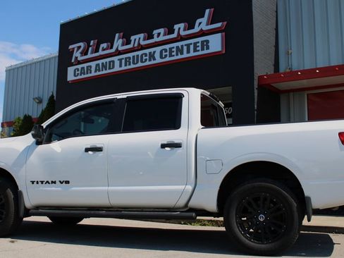 Used 2019 Nissan Titan SL w/ Midnight Edition AWD/4WD image 5