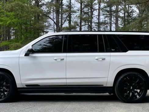 Used 2022 Cadillac Escalade ESV Sport w/ Touring Package AWD/4WD image 4