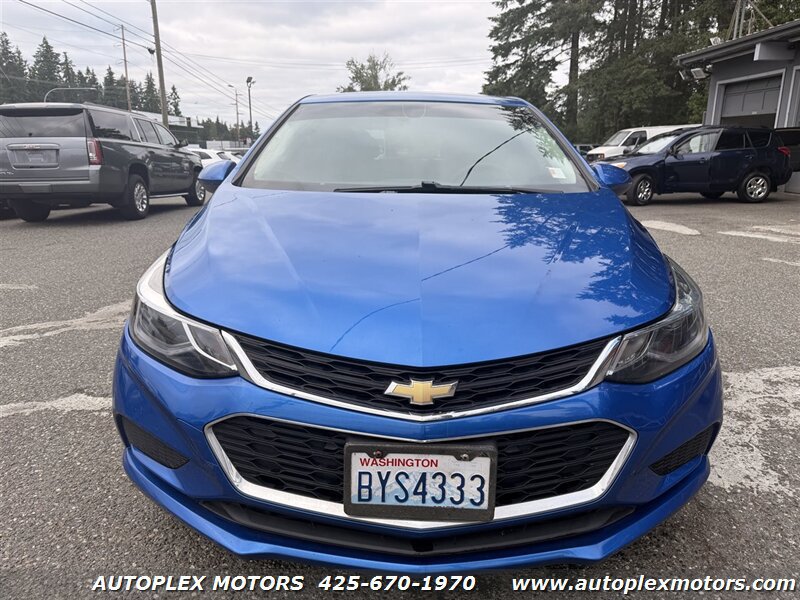 Used 2018 Chevrolet Cruze LT FWD image 2
