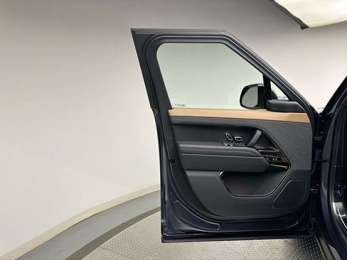 New 2026 Land Rover Range Rover Sport Dynamic SE AWD/4WD image 9