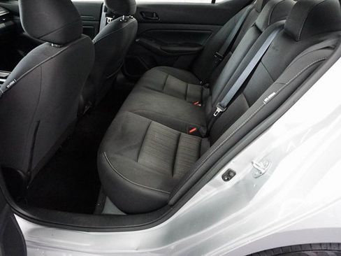 Used 2024 Nissan Altima 2.5 SV image 15
