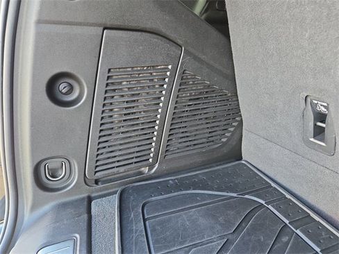 Used 2022 Chevrolet Tahoe Z71 w/ Luxury Package image 44