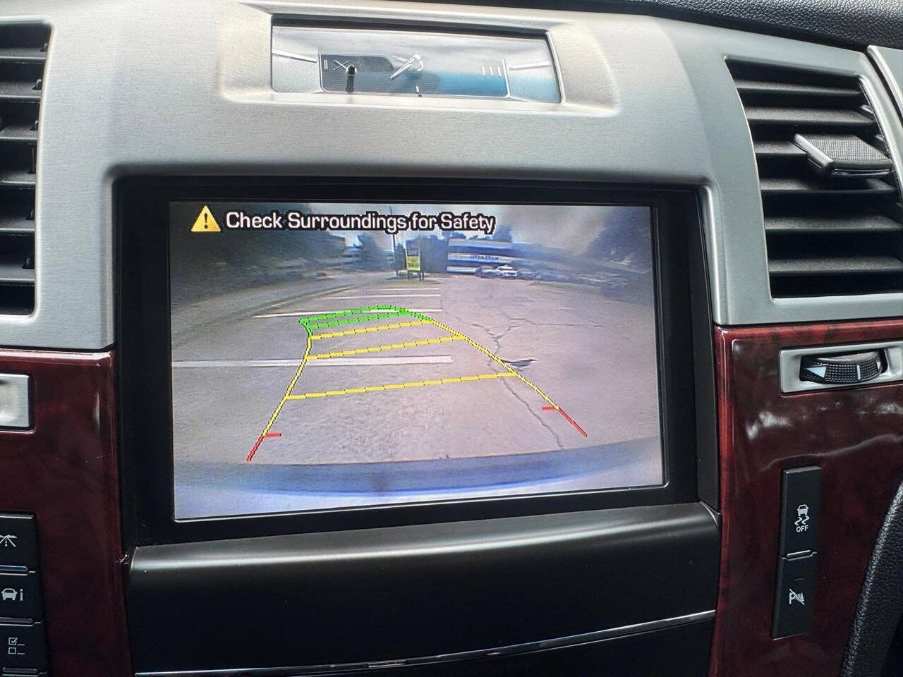Used 2013 Cadillac Escalade Luxury RWD image 22