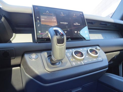 Used 2025 Land Rover Defender 110 X-Dynamic SE image 24