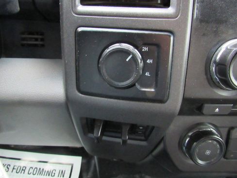Used 2017 Ford F450 XL w/ Power Equipment Group image 46