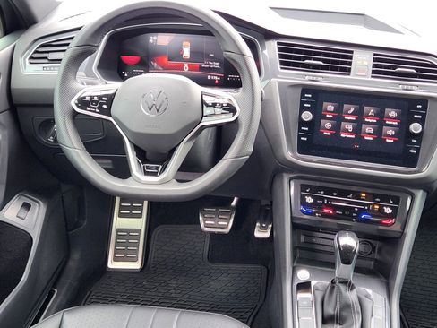 Used 2024 Volkswagen Tiguan SE R-Line image 10