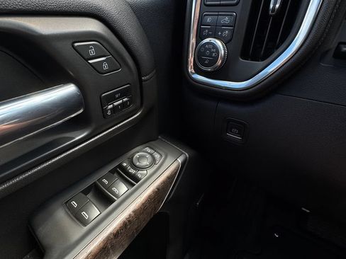 Used 2022 GMC Sierra 3500 Denali w/ Denali Black Diamond Edition AWD/4WD image 19