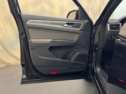 Used 2022 Volkswagen Atlas Cross Sport SE FWD image 12