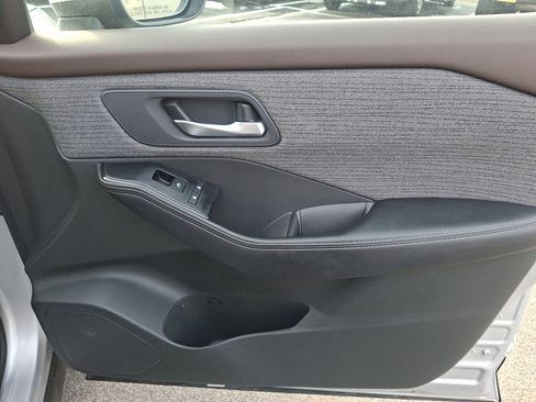 Used 2023 Nissan Rogue SV image 10