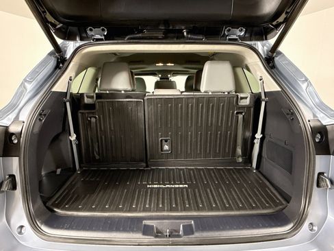 Used 2023 Toyota Highlander XLE AWD/4WD image 28