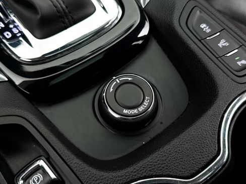 Used 2016 Chevrolet SS RWD image 13