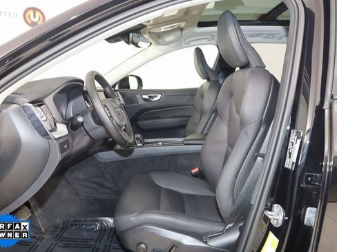 Used 2025 Volvo XC60 B5 Plus image 12