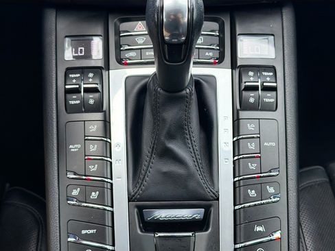 Used 2019 Porsche Macan AWD/4WD image 34
