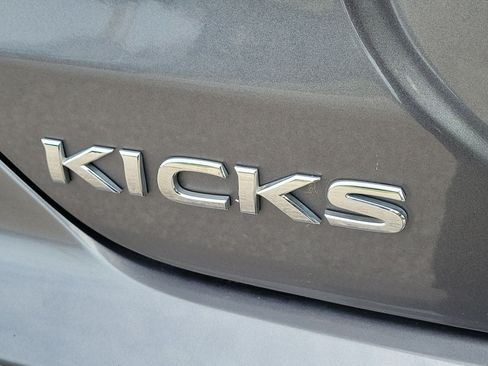 Certified 2022 Nissan Kicks SV FWD image 11