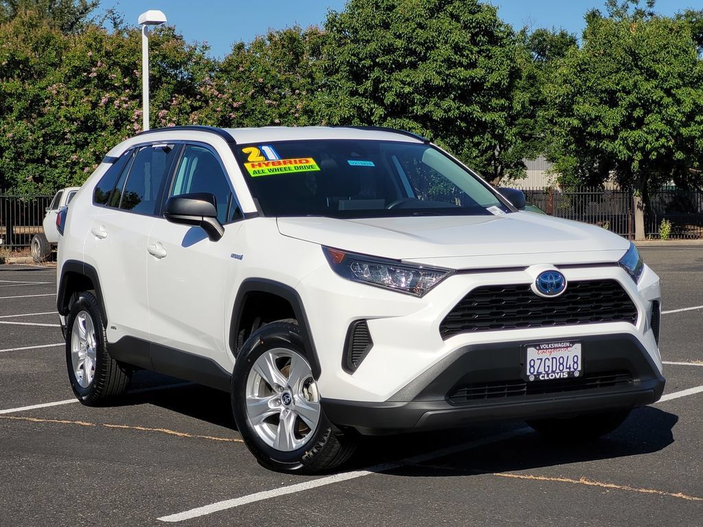 Used 2021 Toyota RAV4 LE AWD/4WD image 2
