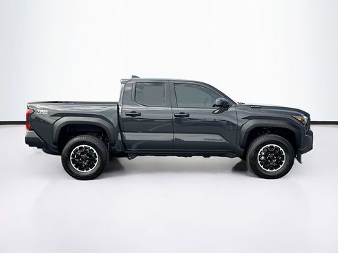 Used 2025 Toyota Tacoma TRD Off-Road AWD/4WD image 4