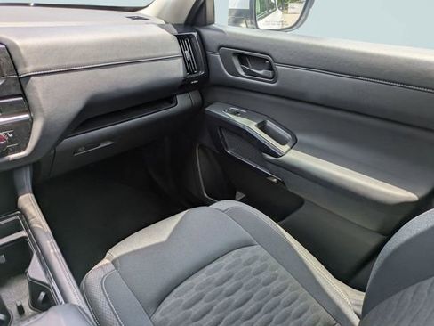Used 2025 Nissan Pathfinder SV FWD image 21