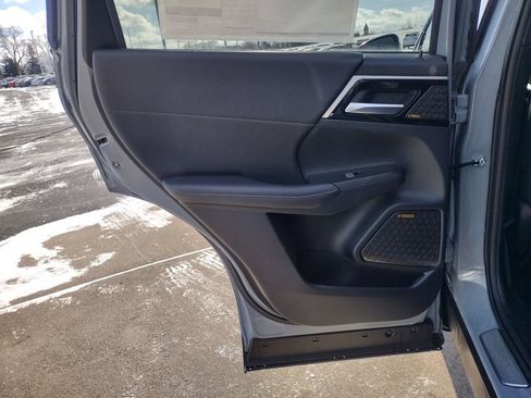 New 2026 Mitsubishi Outlander SE image 32