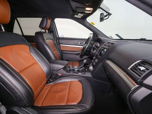 Used 2019 Ford Explorer XLT w/ Equipment Group 202A AWD/4WD image 17
