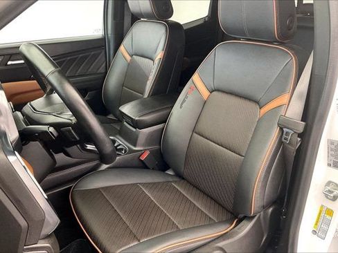 Used 2024 GMC Canyon AT4 w/ AT4 Premium Package AWD/4WD image 17