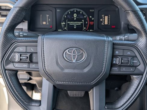 Used 2025 Toyota Tacoma SR image 18