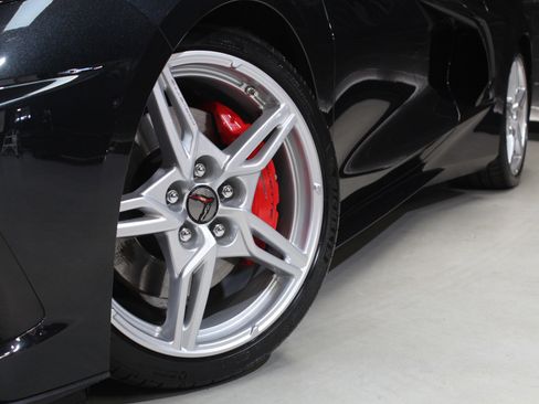 Used 2024 Chevrolet Corvette Stingray Coupe w/ Z51 Performance Package image 26