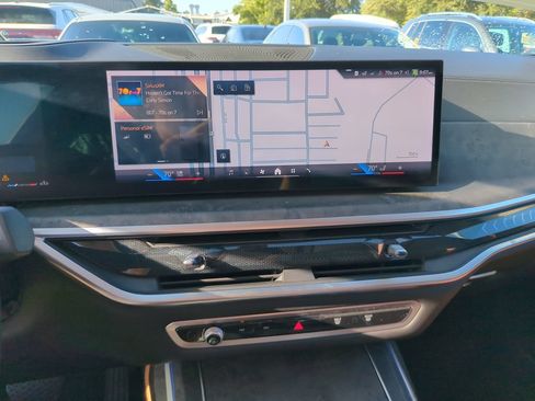 Used 2024 BMW X7 xDrive40i w/ Premium Package AWD/4WD image 9