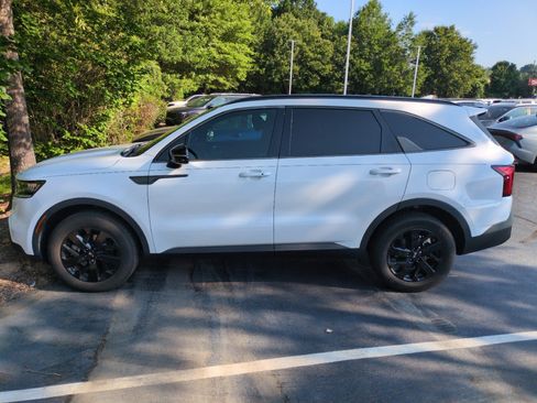 Used 2021 Kia Sorento S w/ Panoramic Sunroof Package AWD/4WD image 3
